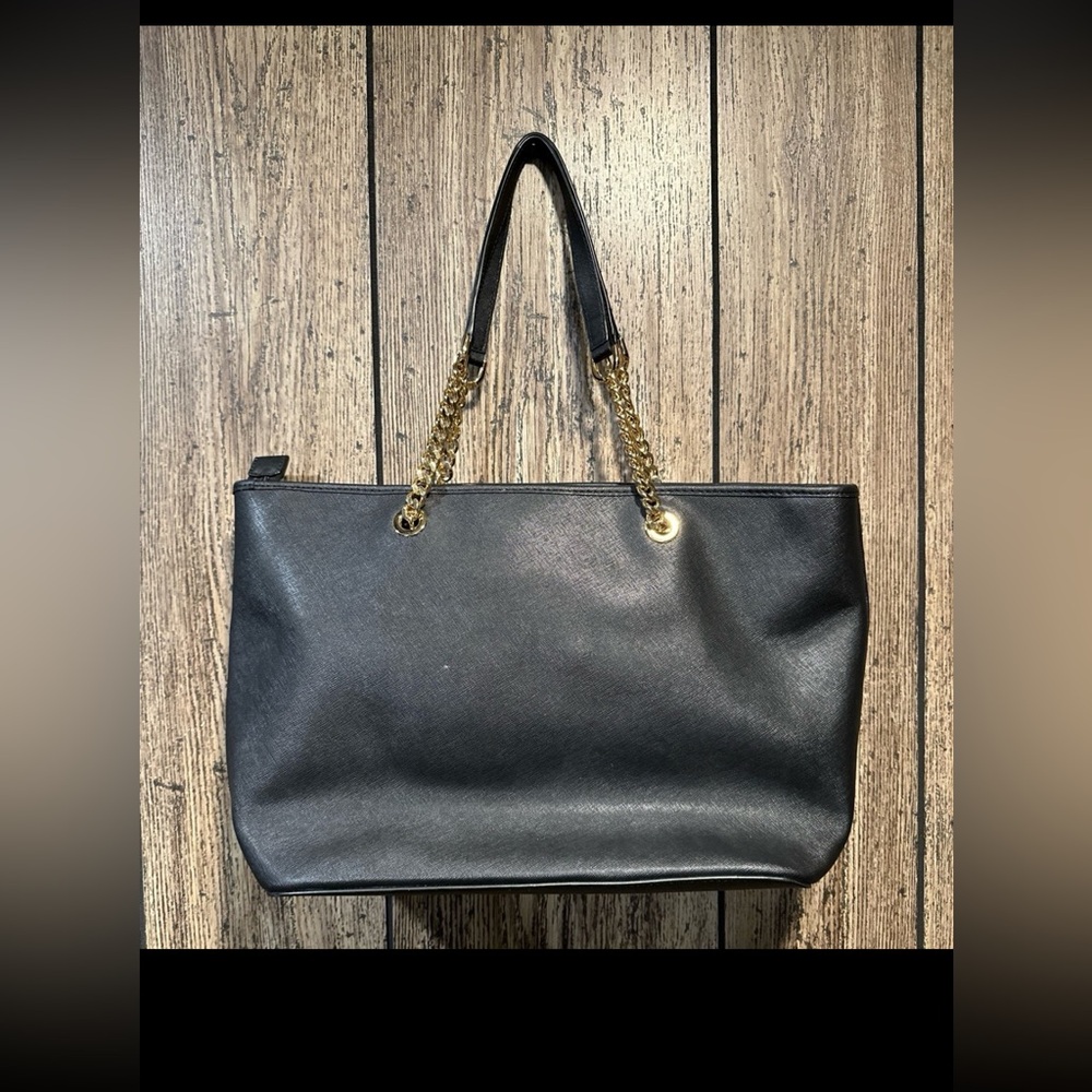 Michael Kors shoulder bag. - Picture 3 of 6